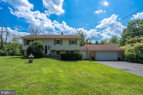 3211 Hillegass Rd, PENNSBURG, PA, 18073-2214 | Card Image