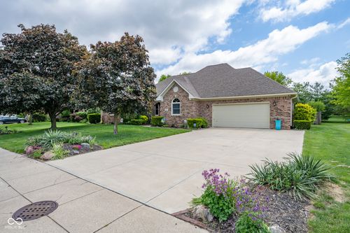 231 Meadowview Ln, Greenwood, IN, 46142-1870 | Card Image