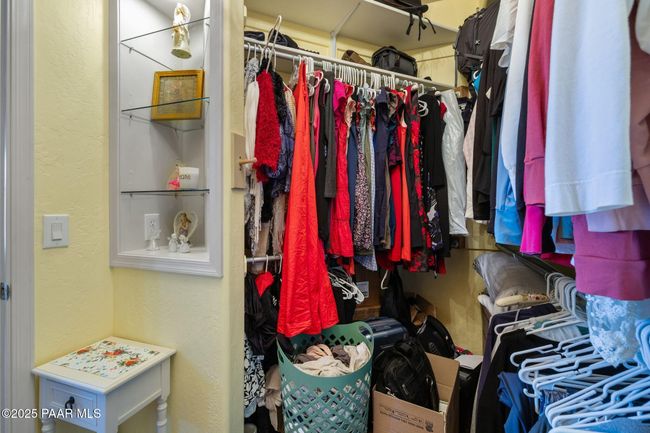 Primary Closet | Image 23