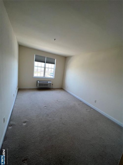 1100 River Rd, Edgewater, NJ, 07020-1390 | Card Image