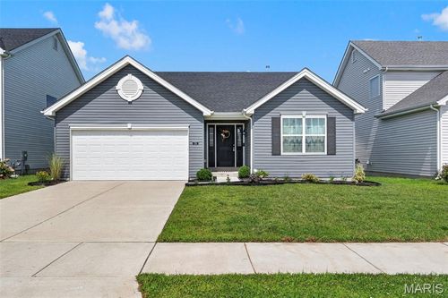 724 Palisades Dr, Saint Charles, MO, 63301-3808 | Card Image