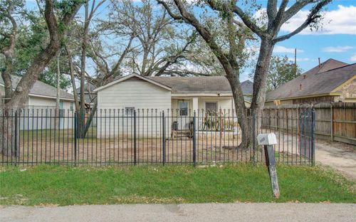 10038 Bamboo Rd, Houston, TX, 77041-7521 | Card Image