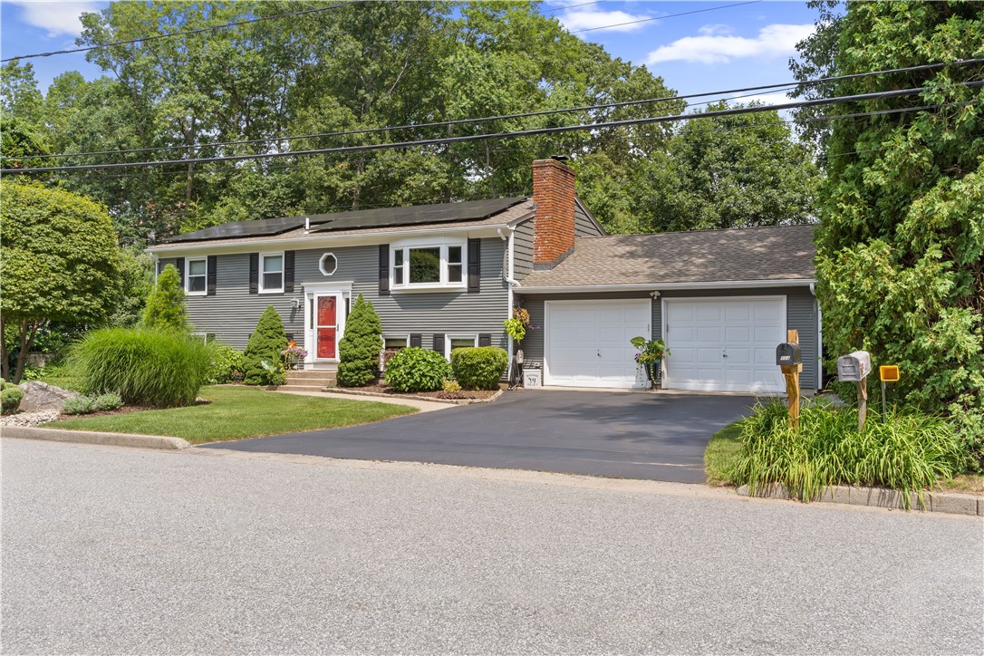 Surrey Ln, West Warwick, RI 02893