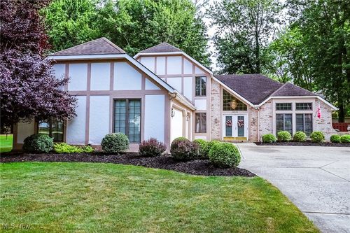 26519 Bayfair Dr, Olmsted Falls, OH, 44138-1840 | Card Image