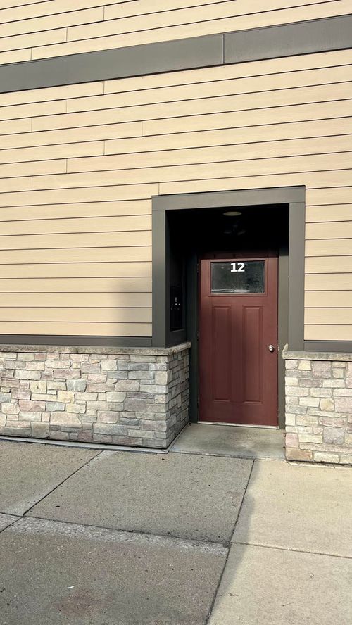 b-12 S 3rd St, St. Charles, IL, 60174-2821 | Card Image
