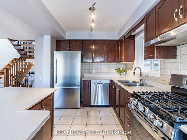 182 Highbury Dr, House attached with 3 bedrooms, 3 bathrooms and 4 parking in Stoney Creek ON | Image 7