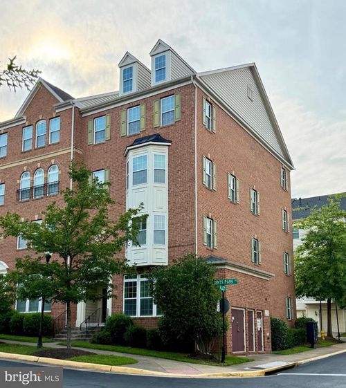 28-15272 Regents Park Dr, WOODBRIDGE, VA, 22191-6404 | Card Image