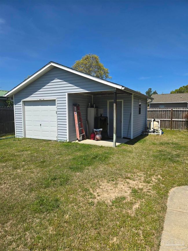 3285 Fairview Ave, House other with 4 bedrooms, 2 bathrooms and 4 parking in Crestview FL | Image 34