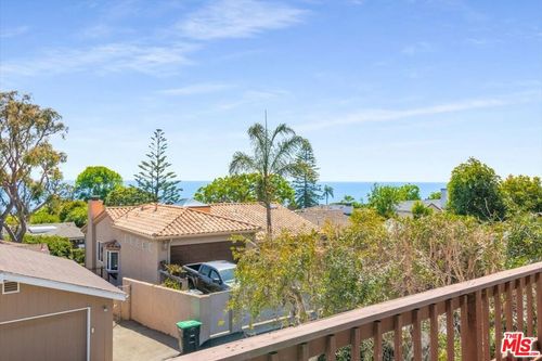 11 S Callecita, Laguna Beach, CA, 92651-6739 | Card Image