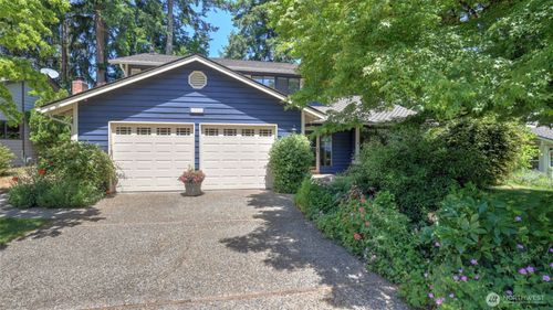 15822 Se 167th Pl, Renton, WA, 98058-8232 | Card Image