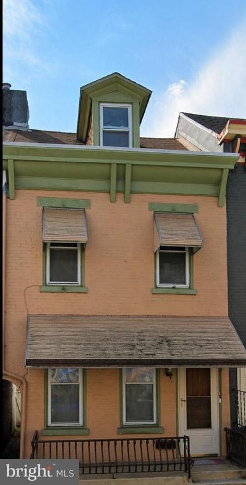 240 Chestnut St, WEST READING, PA, 19611-1324 | Card Image