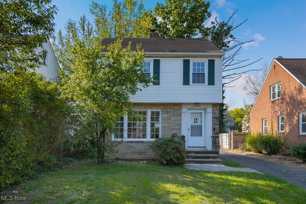 Grosvenor Rd, Cleveland, OH 44118