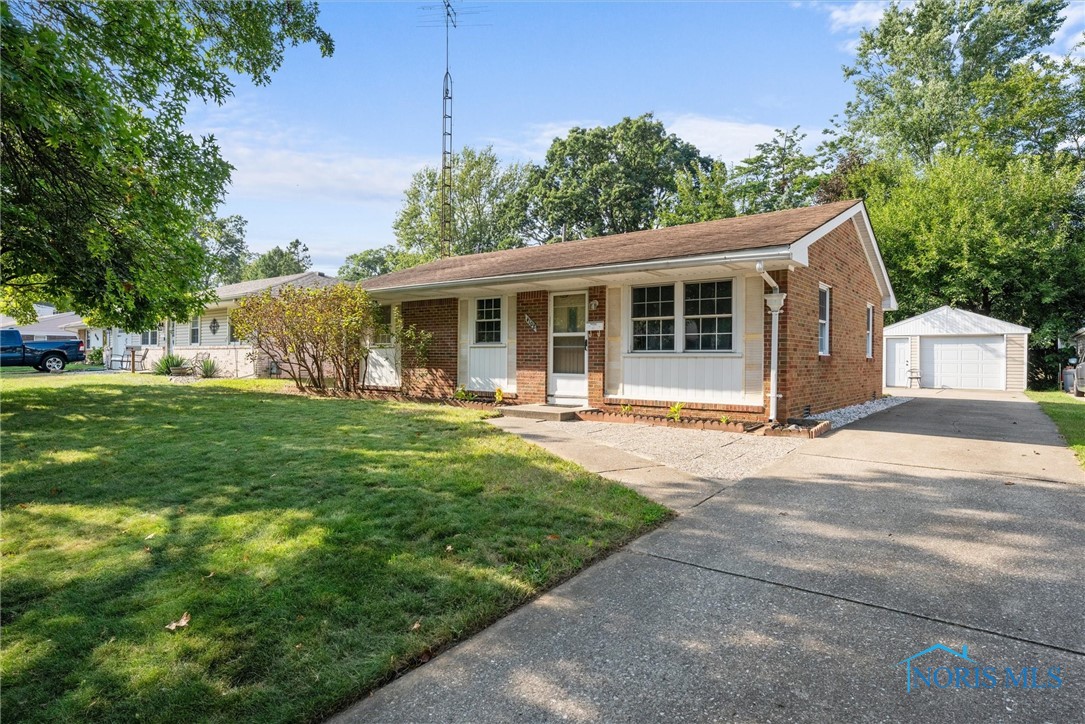 Regis Dr, Toledo, OH 43623