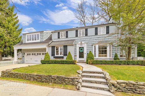 370 Country Club Ln, Grosse Pointe Farms, MI, 48236-2903 | Card Image