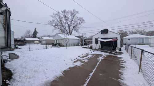 13116 Jobin St, Southgate, MI, 48195-1158 | Card Image