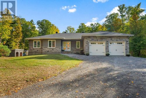 166 Deerfield Dr, White Lake, ON, K0A3L0 | Card Image