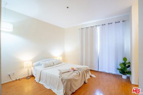 220-533 S St Andrews Pl, Los Angeles, CA, 90004-5009 | Card Image