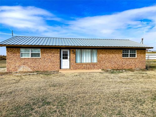 311 S Fir Ave, Munday, TX, 76371-3819 | Card Image