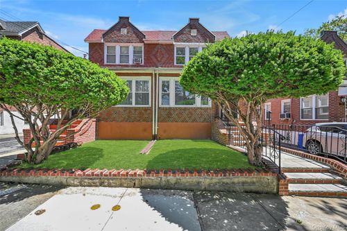 8835 Vanderveer St, Queens Village, NY, 11427-2409 | Card Image