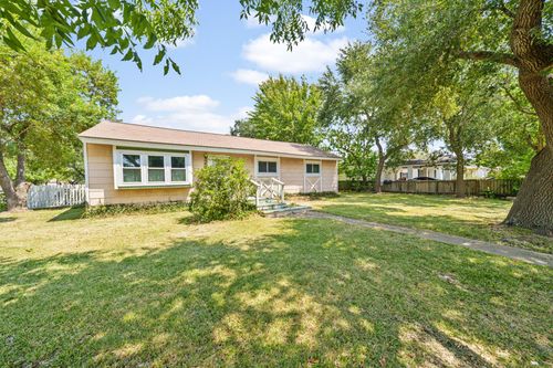 2218 12th Ave N, Texas City, TX, 77590-5121 | Card Image