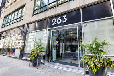 803 - 263 Wellington St W, Condo with 1 bedrooms, 1 bathrooms and null parking in Toronto ON | Image 2