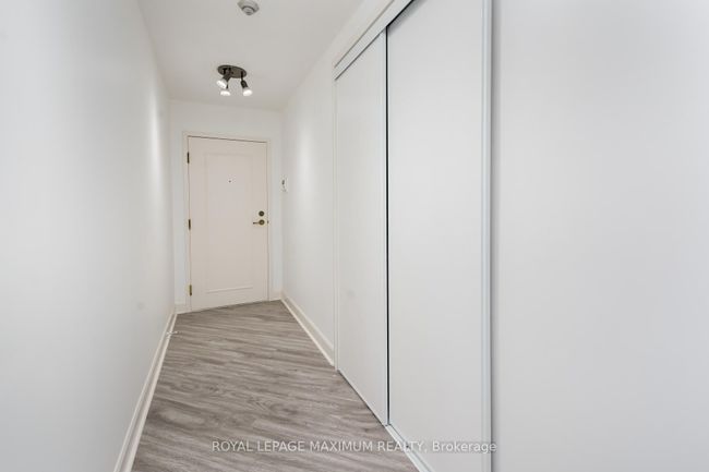 1704 - 5 Concorde Pl, Condo with 1 bedrooms, 1 bathrooms and 1 parking in North York ON | Image 4