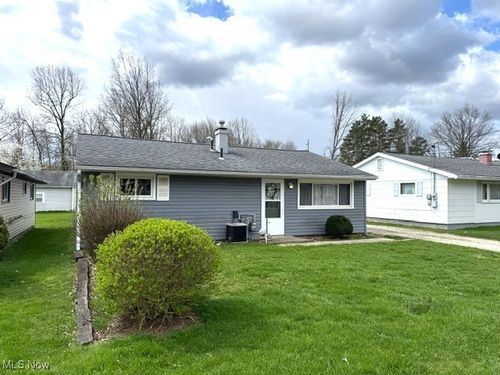17733 Redwood Rd, Lake Milton, OH, 44429-9732 | Card Image