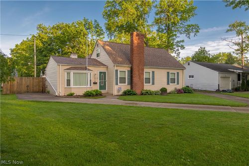 318 Bellaire Rd, Avon Lake, OH, 44012-1572 | Card Image