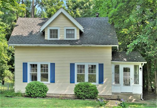 46044 Norton Ct, Northville, MI, 48167-1718 | Card Image