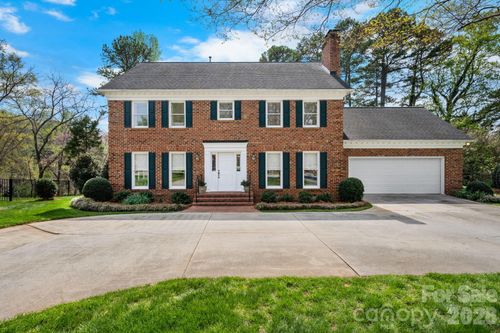 1961 5th Street Ln Nw, Hickory, NC, 28601-1801 | Card Image