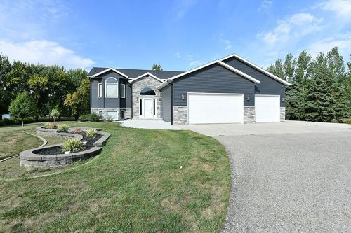 8018 Aquarius Dr, Fargo, ND, 58104-7910 | Card Image