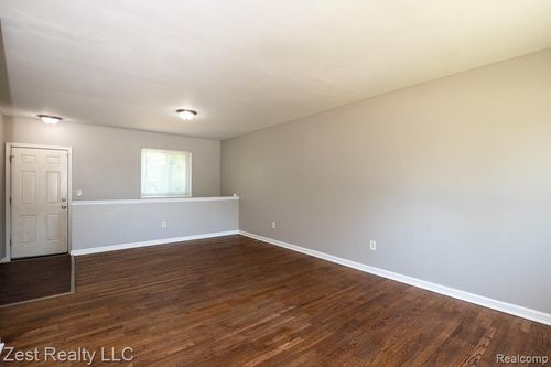 21681 Laurel St, Clinton Twp, MI, 48035-3611 | Card Image