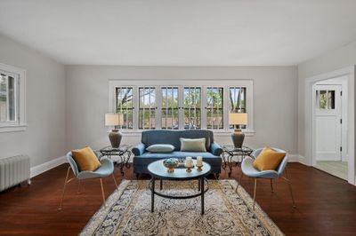 Living room centered | Image 1