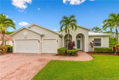 501 Nw Pine Sap Place, House other with 4 bedrooms, 3 bathrooms and 3 parking in Jensen Beach FL | Image 2