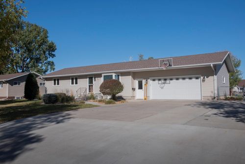 706 3rd Ave Ne, Hillsboro, ND, 58045-4617 | Card Image