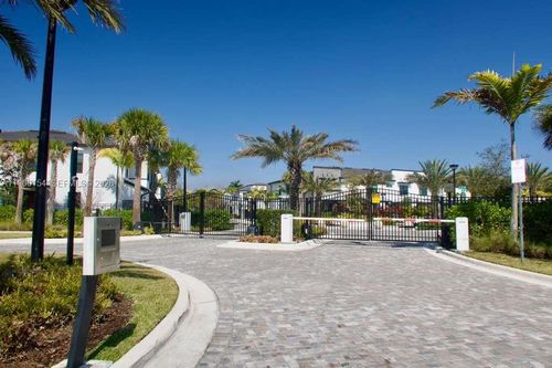 8352 Nw 7th Pl, Plantation, FL, 33324-1225 | Card Image