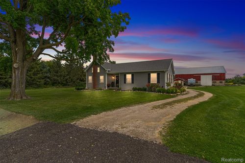 10433 Nichols Rd, Gaines, MI, 48436-8914 | Card Image