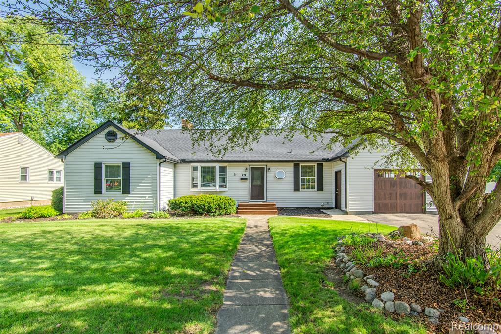 Silver Lake Rd, Fenton, MI 48430