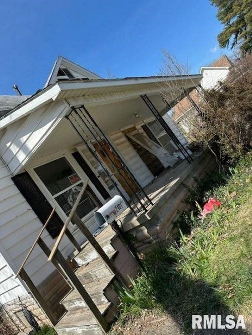2401 1st St, Eldorado, IL, 62930-2003 | Card Image