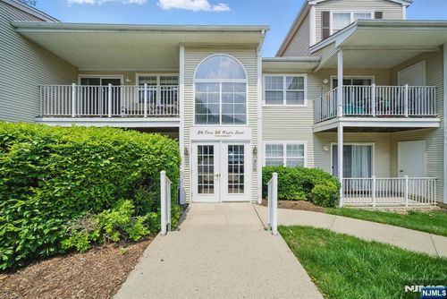 92 Maple Ln, Mount Arlington, NJ, 07856-1373 | Card Image