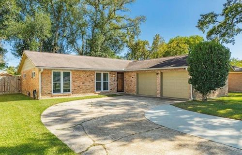 820 Perry St, Angleton, TX, 77515-4418 | Card Image