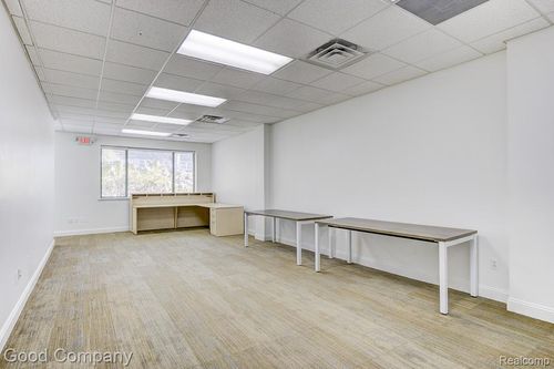 916 S Main St, Royal Oak, MI, 48067-3239 | Card Image