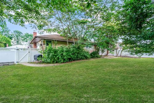 20 Bowling Ln, Deer Park, NY, 11729-6706 | Card Image