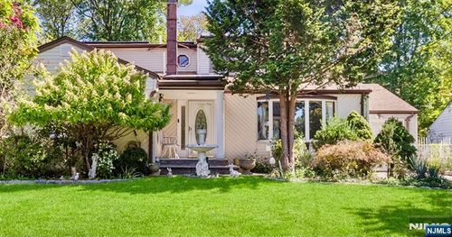 766 7th Ave, River Edge, NJ, 07661-1516 | Card Image