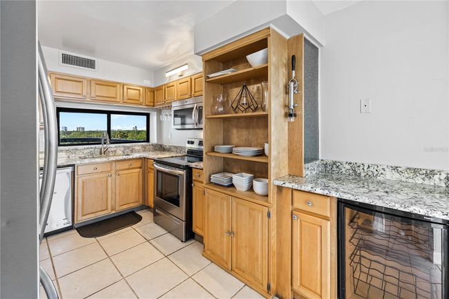 UNIT-801 - 2413 Bayshore Blvd, Condo with 2 bedrooms, 2 bathrooms and null parking in TAMPA FL | Image 11