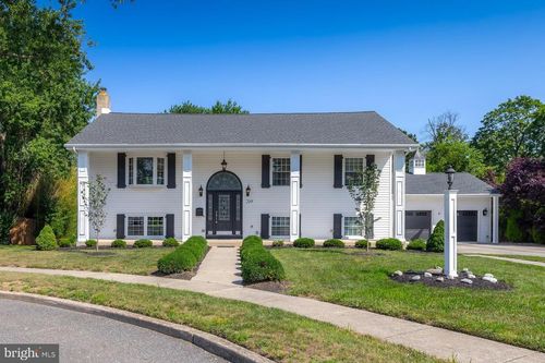 209 Phyllis Dr, GIBBSTOWN, NJ, 08027-1670 | Card Image