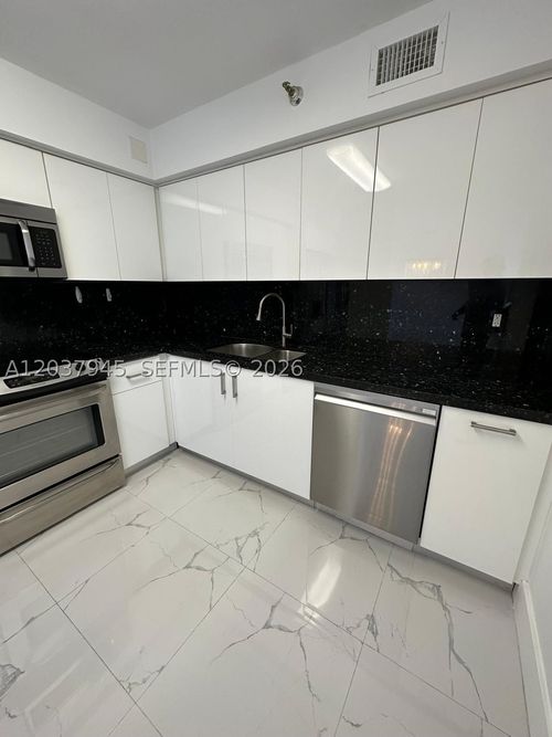 3208-3530 Mystic Pointe Dr, Aventura, FL, 33180-4536 | Card Image