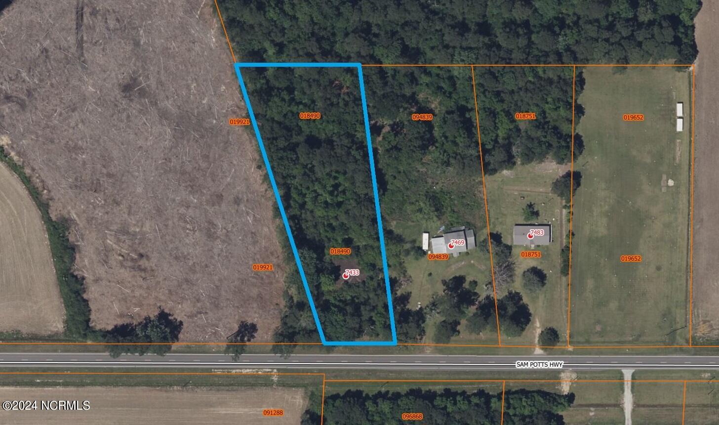 Sam Potts Hwy, Lake Waccamaw, NC 28450