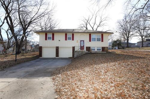 16501 E 28th Pl, Independence, MO, 64055-2219 | Card Image