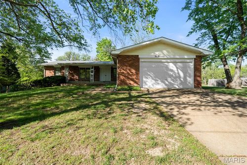 219 Barker Lane, Ballwin, MO, 63021 | Card Image